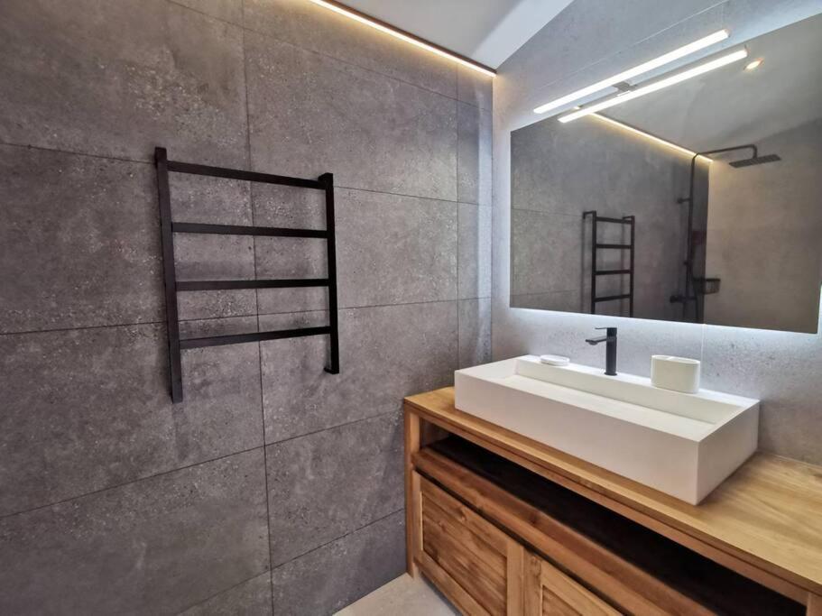 סן-ז'יל-לה-באן Summer Cosy - Villa Classee 4 Etoiles - 2 Suites Avec Piscine Chauffee Et Jacuzzi Integre Idealement Situee Chemin Summer מראה חיצוני תמונה